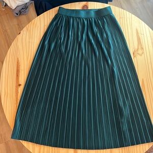 Green ribbed skirt